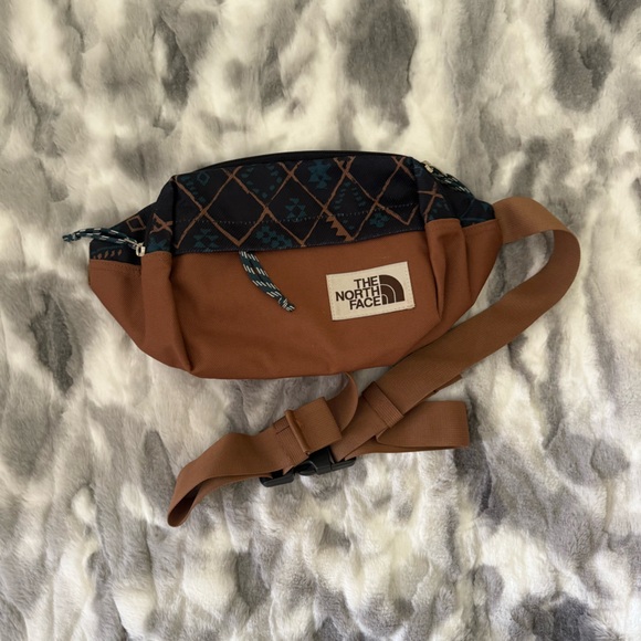 The North Face Handbags - The North Face Tan and Navy Crossbody Fanny Pack Bag